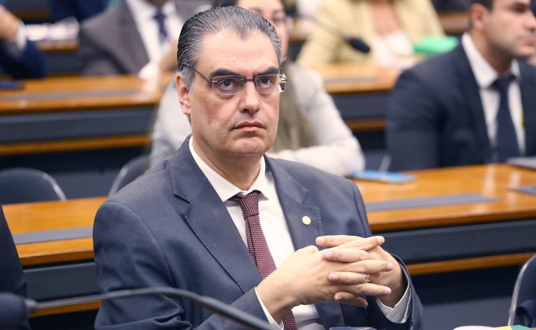 CCJ aprova extinção de multa para advogado que abandona processo penal