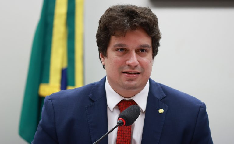Comissão aprova fundo para custear reparação de acidentes com petróleo e gás natural