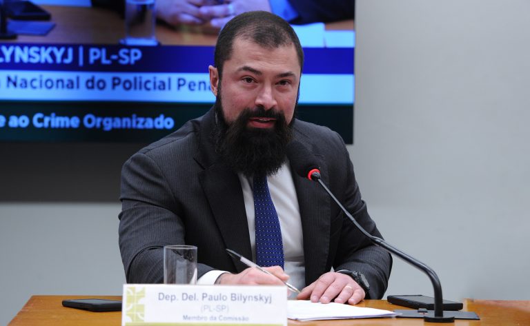 Comissão aprova incentivos para ensino de cirurgia robótica em universidades