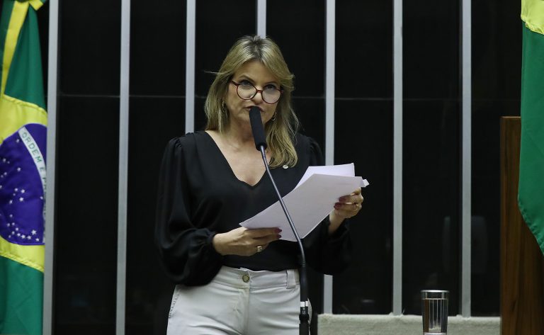 Comissão aprova projeto que altera regra sobre foro de ação com criança ou adolescente