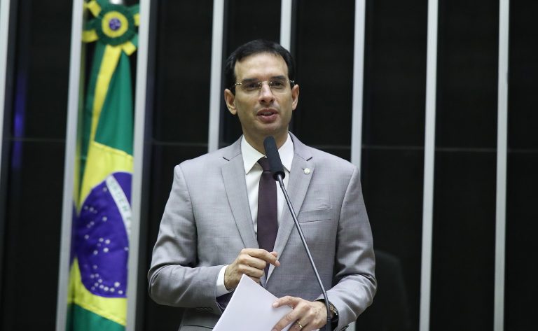 Comissão de Saúde aprova garantia de acompanhante para pessoas com deficiência em consultas e exames