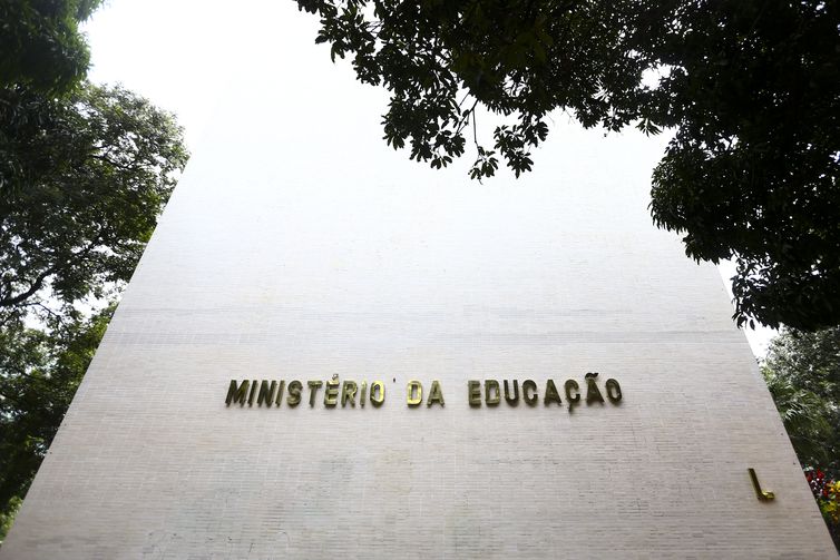 MEC estuda retomar programa voltado para profissionais da educação 