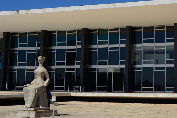 Moraes vota por tornar réus mais 70 envolvidos com atos golpistas 