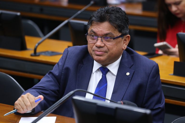 Relator apresenta parecer pelo arquivamento de processo disciplinar contra Márcio Jerry