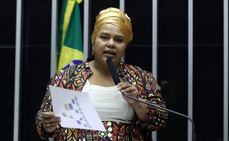 Relatora defende política de cotas nas universidades; acompanhe