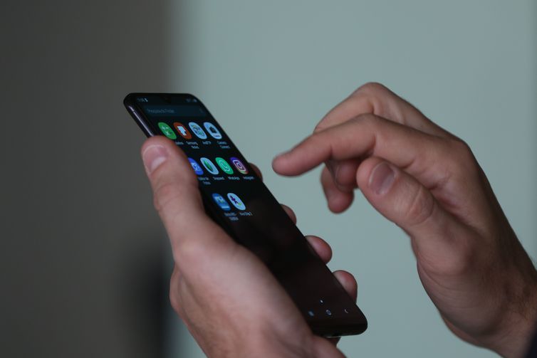 SP: app do governo é instalado sem permissão em celulares de alunos 