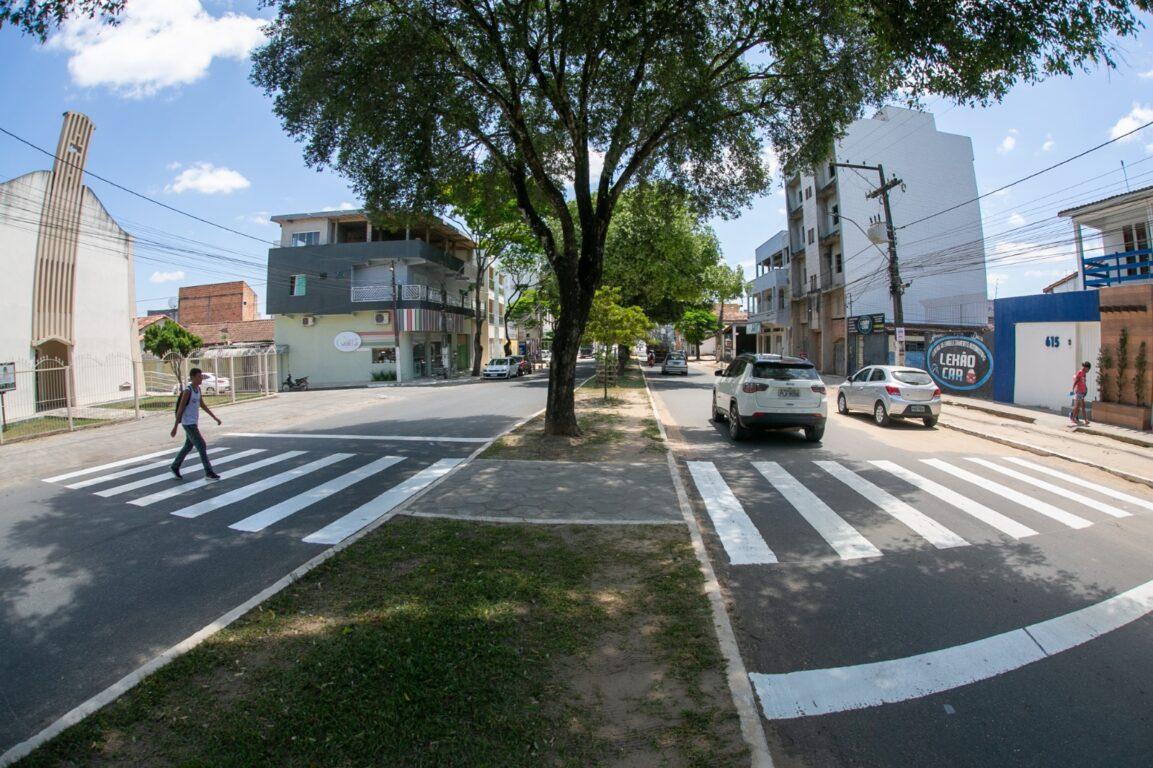 Prefeitura implementa e revitaliza faixas de pedestres em diversas vias de Teixeira de Freitas