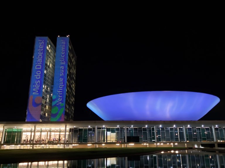 Congresso recebe projeção de frases sobre prevenção ao diabetes