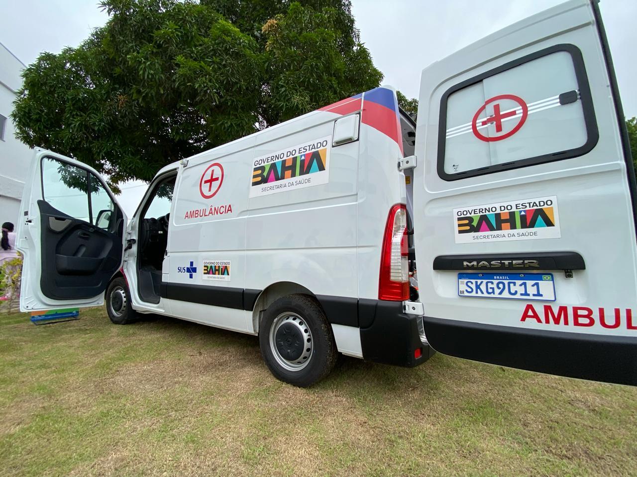 Governo da Bahia entrega duas ambulâncias e equipamentos hospitalares em Teixeira de Freitas