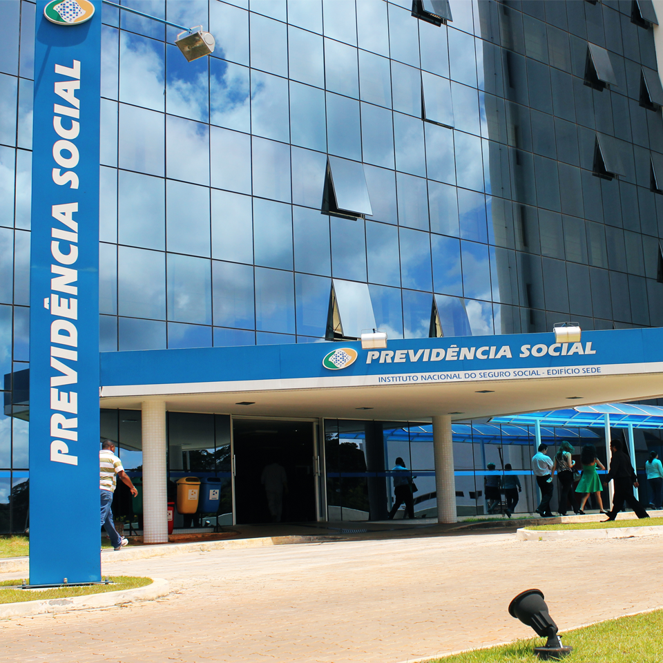 INSS: nova denúncia aponta cobranças indevidas em antecipação a idosos