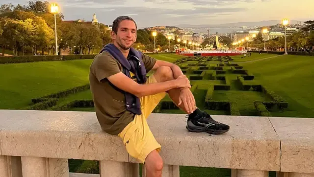 Jovem enfrenta maratona médica até descobrir doença rara