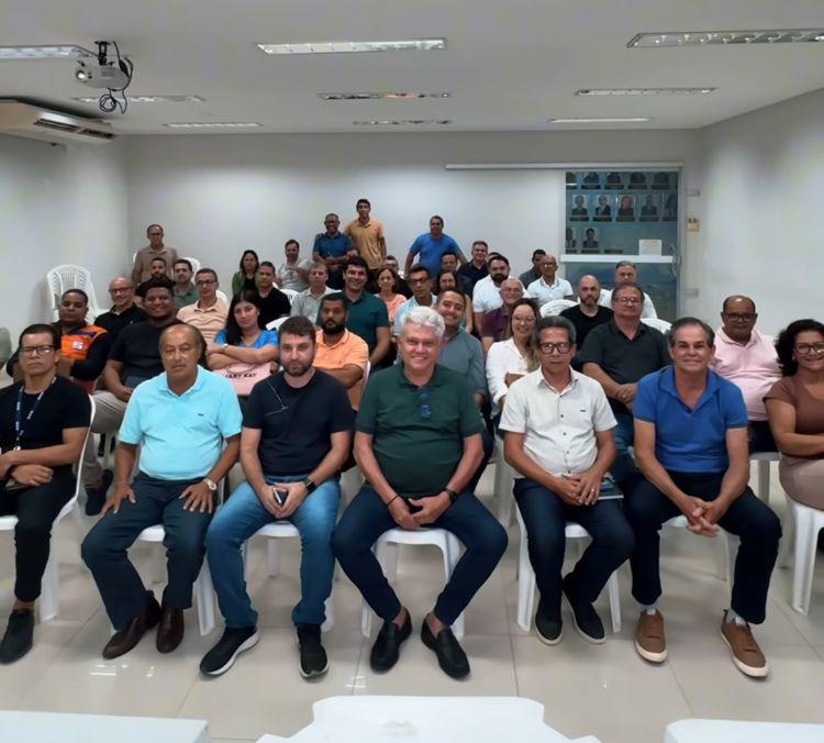 Prefeito Jorge Almeida participa de reunião com a CDL e destaca fortalecimento do comércio de Itamaraju