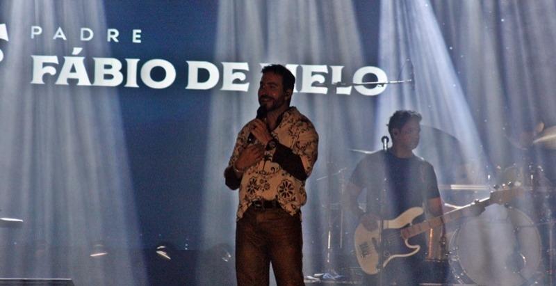 Teixeira de Freitas vive noite histórica com o encerramento do Hosana Teixeira