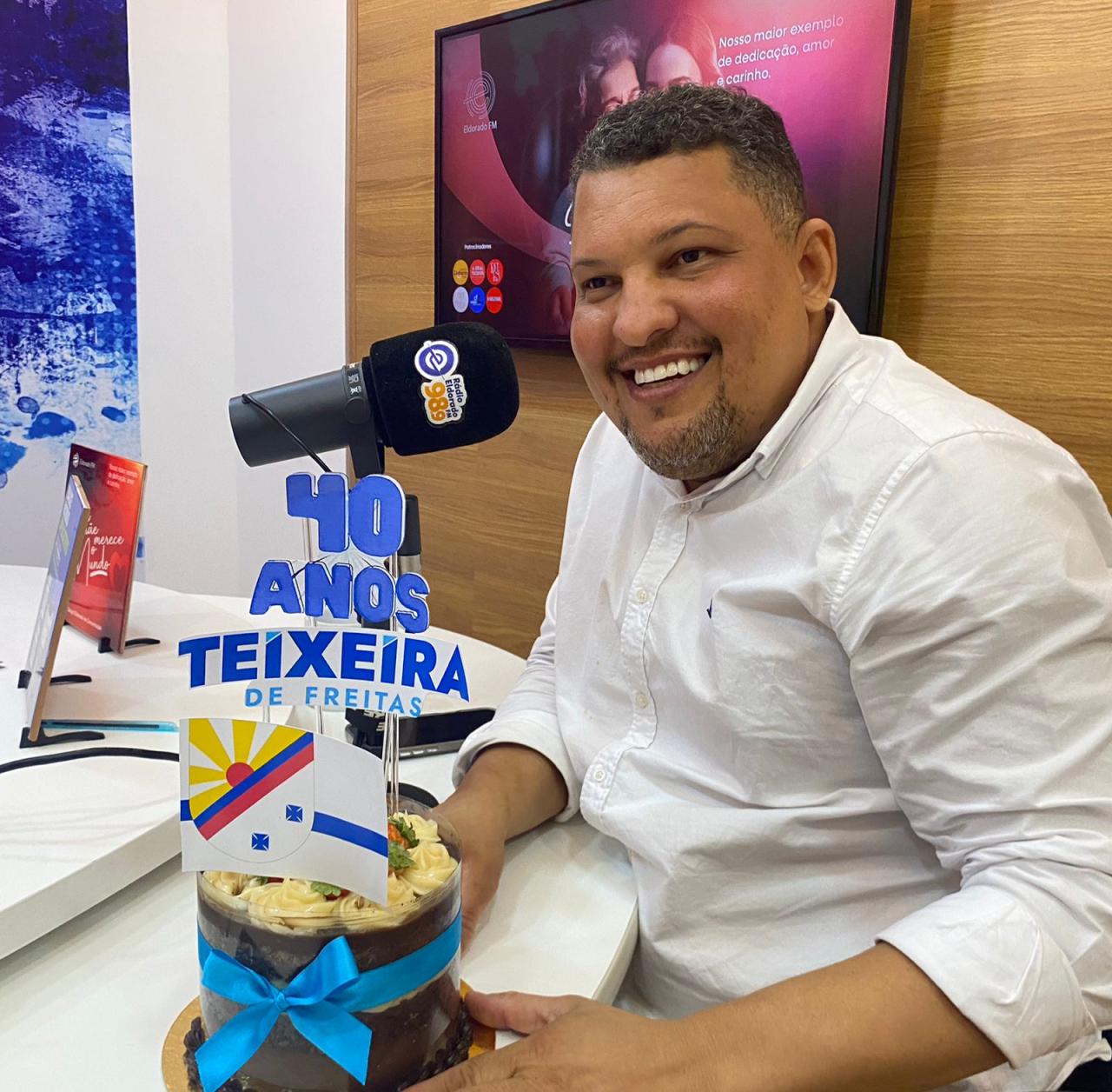 Jonatas Santos participa do Jornal Liberdade para celebrar os 40 anos de Teixeira e homenagear as mães com sorteio de mais de R$ 4 mil em Pix