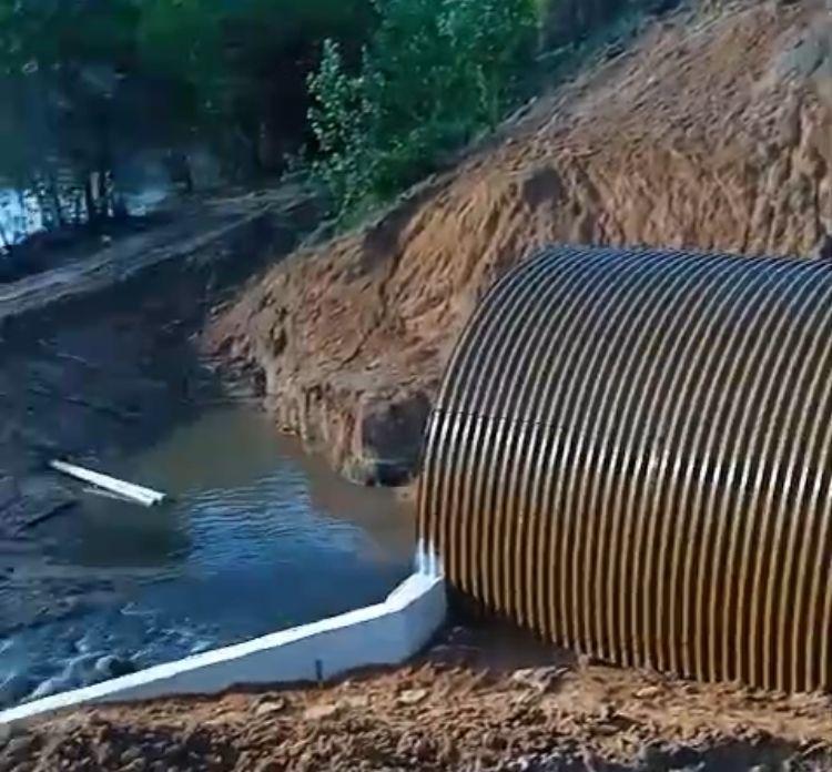 Motoristas pedem socorro e denunciam abandono em trecho interditado da BR-418 em Caravelas