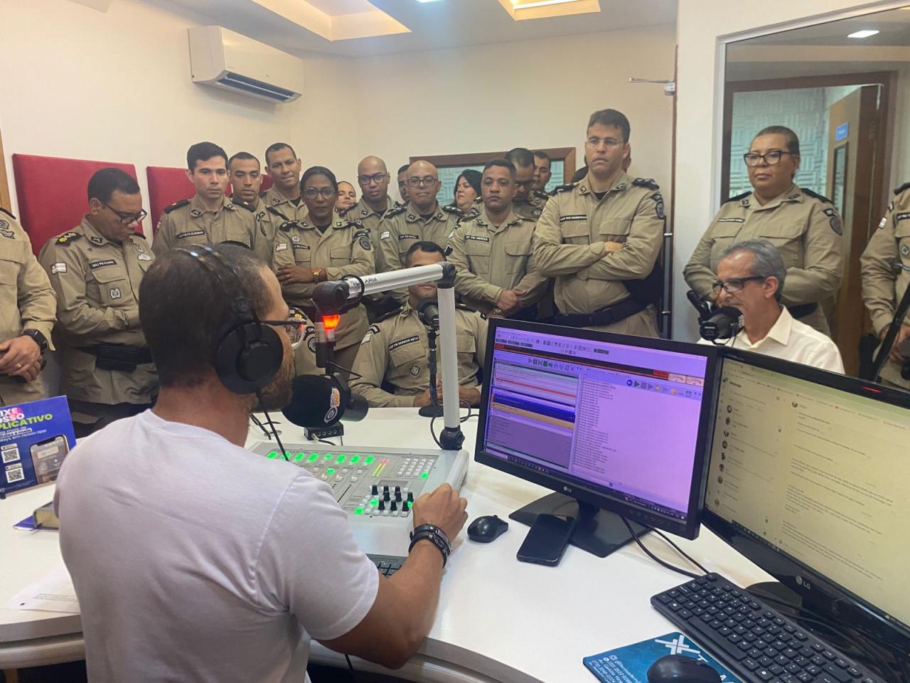 Polícia Militar realiza visita técnica à Rádio Eldorado FM durante treinamento de comunicação no Extremo Sul da Bahia