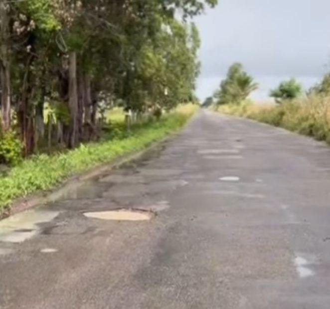 Motoristas denunciam estado crítico da BA-001 entre Alcobaça e Caravelas