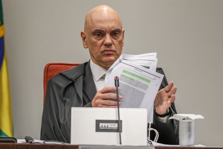 Alexandre de Moraes mantém prisão de kid preto pela trama golpista 