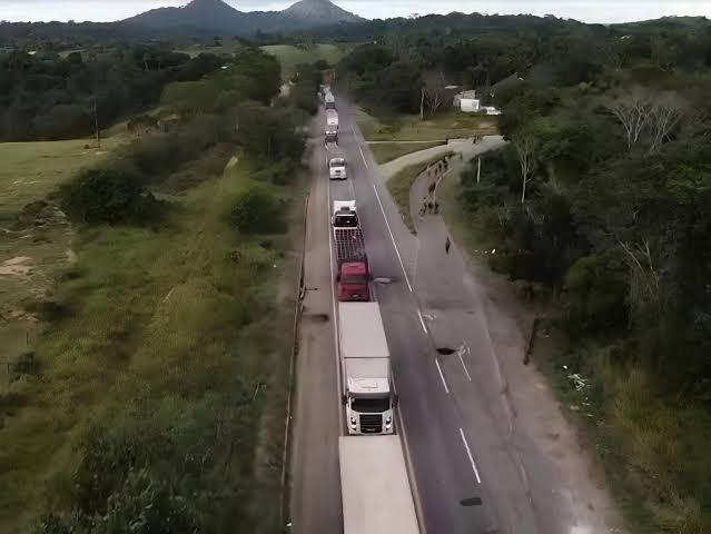 BR-101 é liberada após mais de 35 horas de bloqueio em Itamaraju por protesto indígena