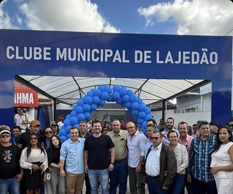 Com presença do deputado Ângelo Coronel Filho, prefeito Tonzinho entrega Clube Municipal revitalizado em Lajedão