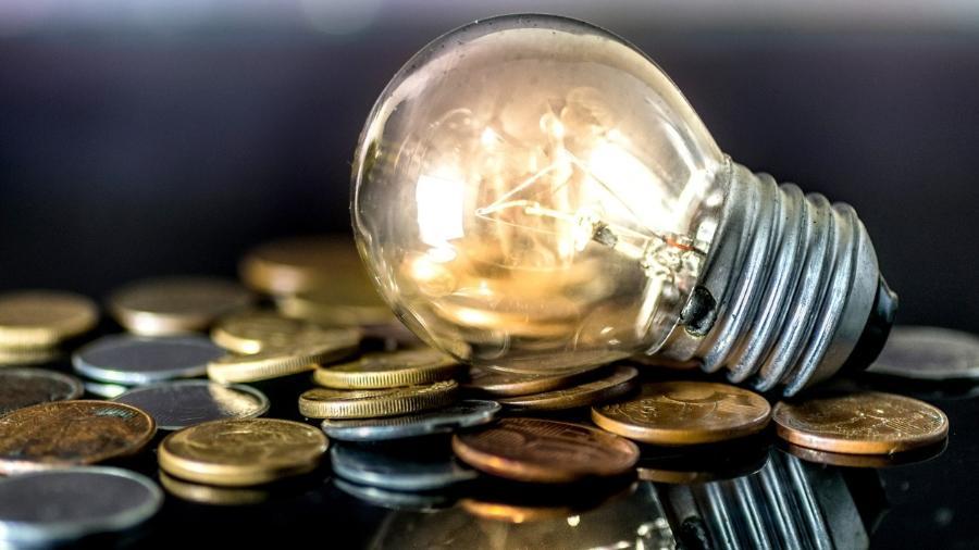 Famílias de baixa renda podem ter gratuidade na conta de energia; veja como solicitar