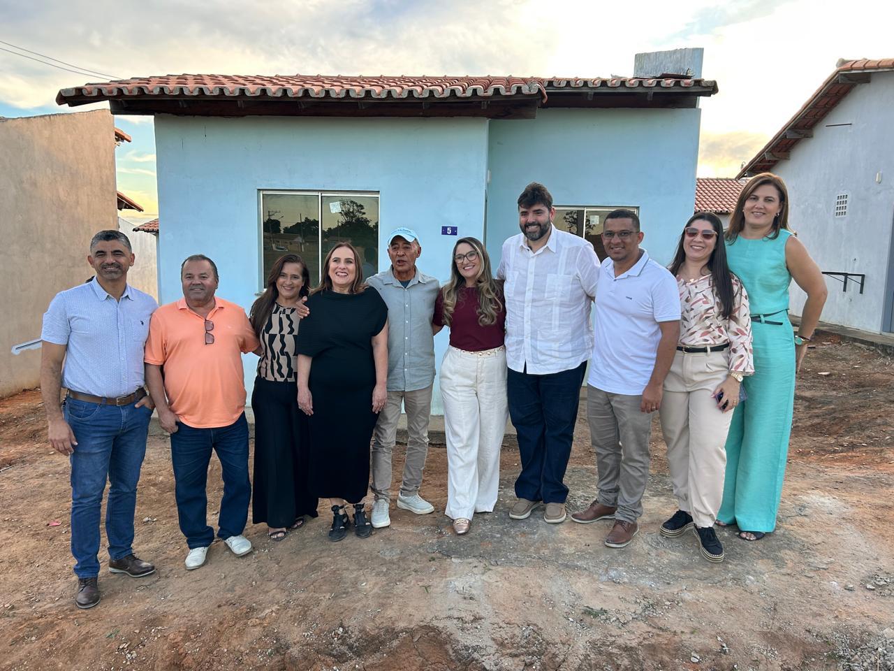 Governo do Estado entrega casas populares e espaços esportivos em Ibirapuã