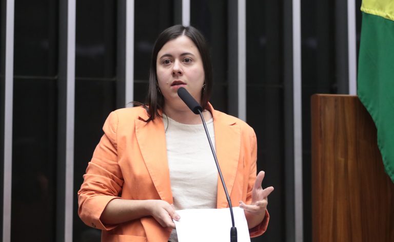 Comissão debate acesso e trabalho das mulheres na gestão da educação pública federal