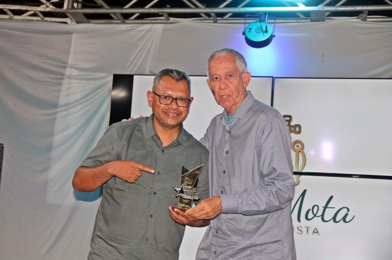 Edvaldo Alves e Lênio Cidreira recebem Prêmio Imprensa Brasil em Itamaraju