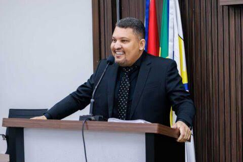 Projeto do vereador Jonatas dos Santos garante fornecimento gratuito de medicamentos à base de Cannabis em Teixeira de Freitas