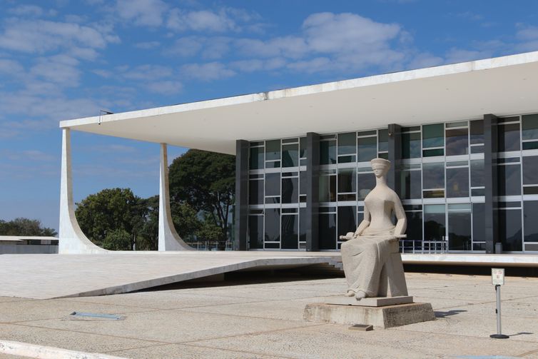 Moraes pede sessão extra para julgamento de Bolsonaro no STF 