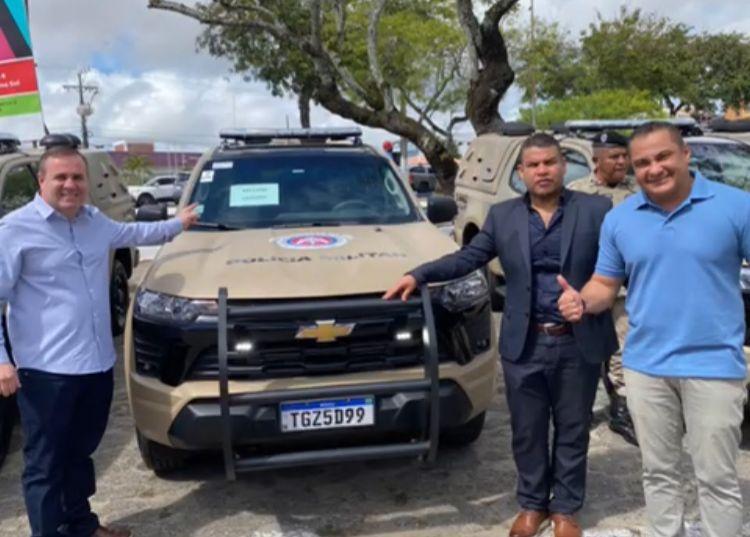 Prefeito Tonzinho recebe nova viatura da Polícia Militar para Lajedão
