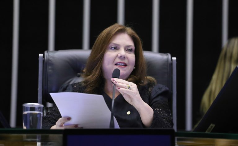 Comissão aprova projeto que obriga hospitais a orientar pais de recém-nascidos sobre primeiros socorros