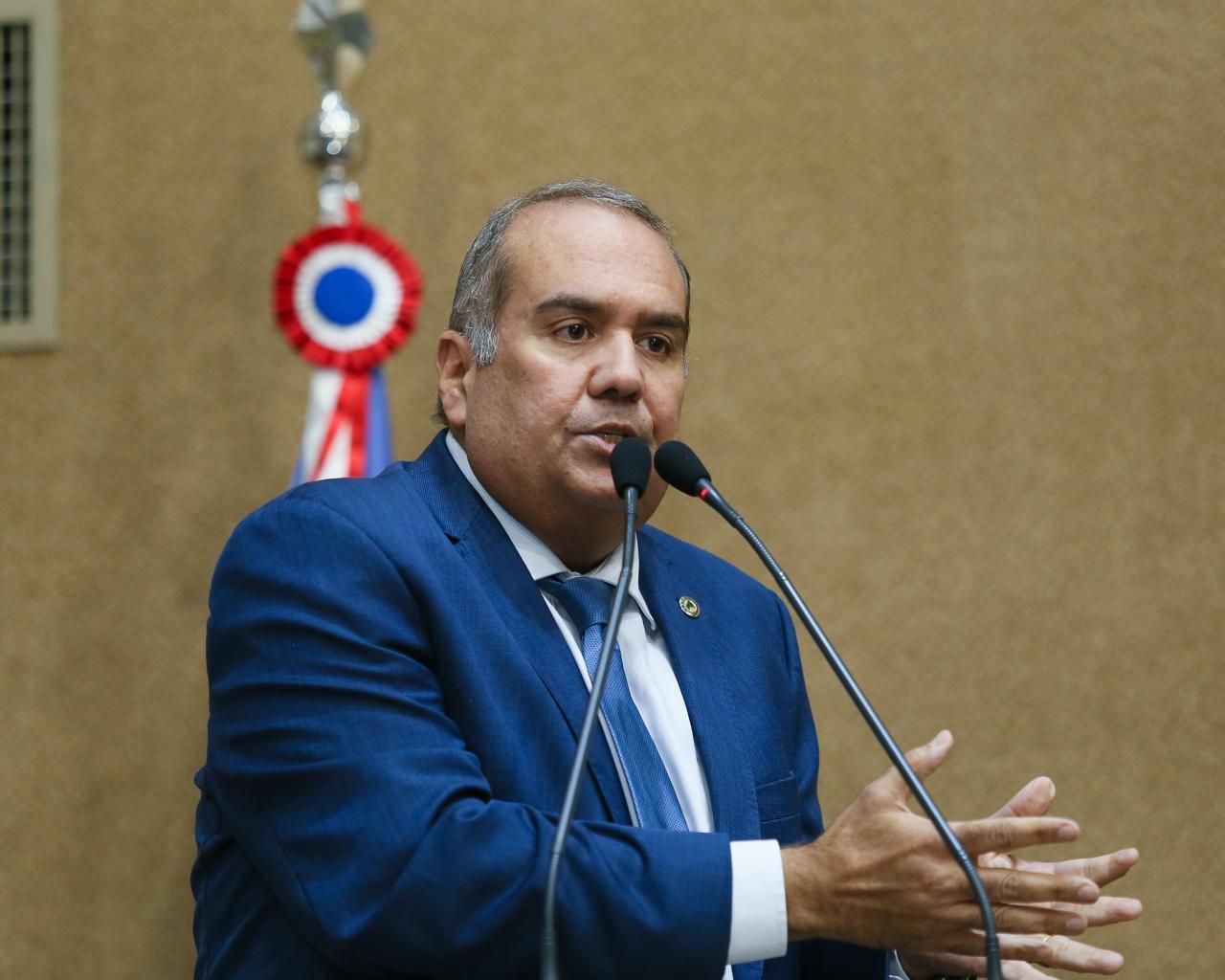 Sandro Regis critica endividamento e insegurança na Bahia: “É hora de coragem e mudança”