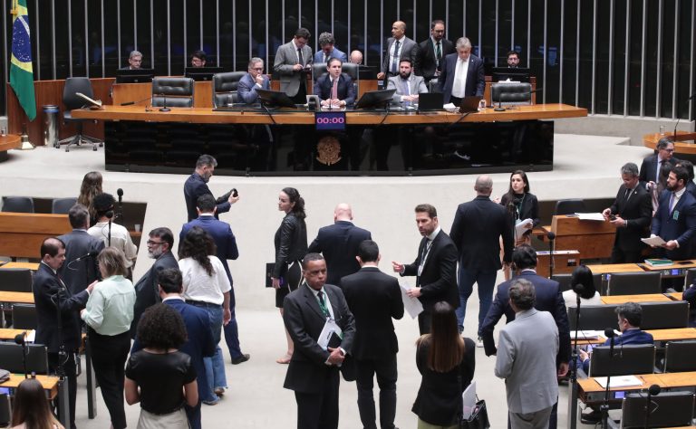 Câmara aprova mudanças em projeto que desbloqueia recursos do Fundo Social para saúde e educação