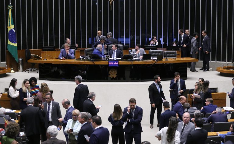 Câmara reúne-se nesta sexta-feira para votar requerimentos