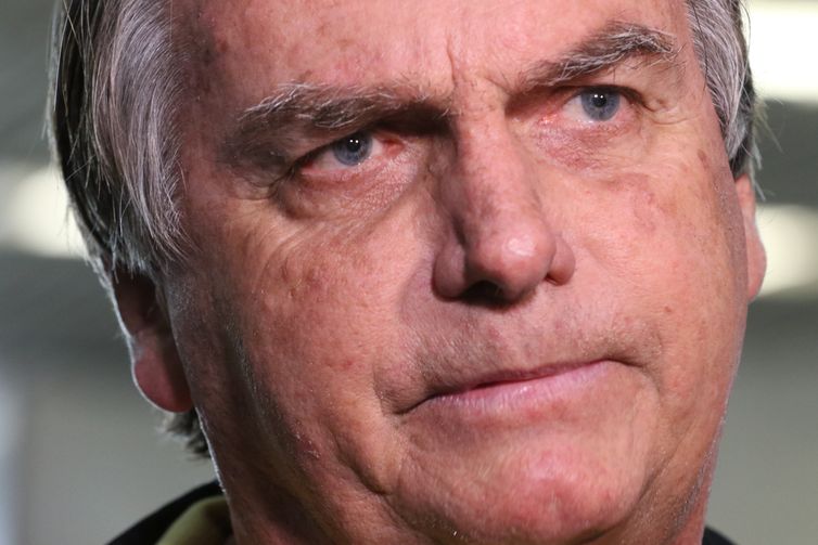 Moraes nega recurso de Bolsonaro contra condenação por trama golpista
