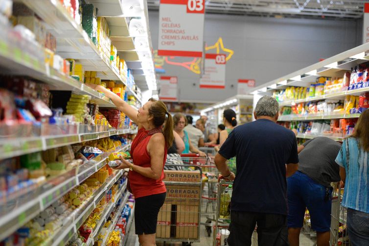 Cesta básica fica mais cara em 17 capitais em dezembro