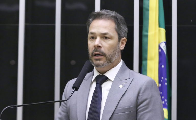 Comissão aprova desconto na conta de luz para pessoas em tratamento de câncer