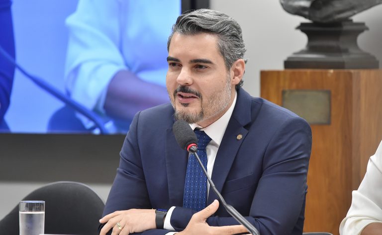 Comissão aprova inclusão de faixas exclusivas para motos na Política Nacional de Mobilidade Urbana