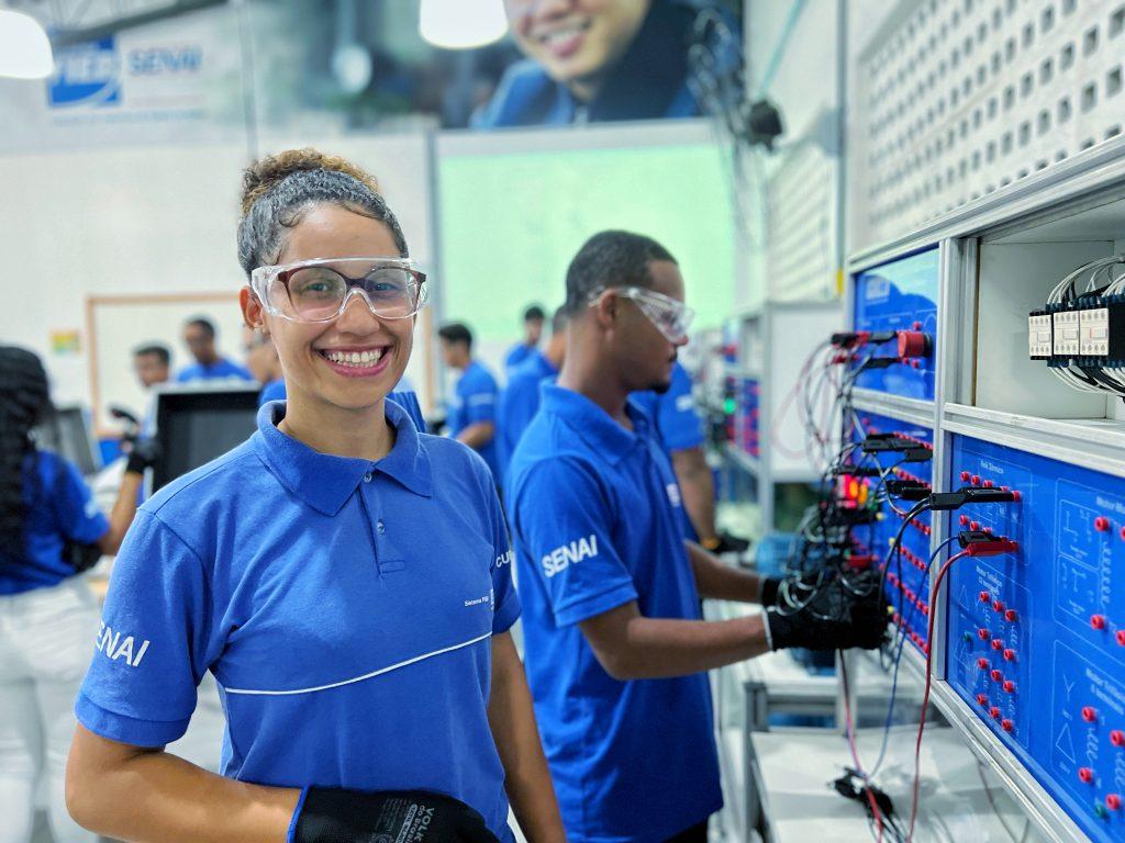 Inscrições para bolsas gratuitas de cursos técnicos do SENAI são prorrogadas até 14 de janeiro