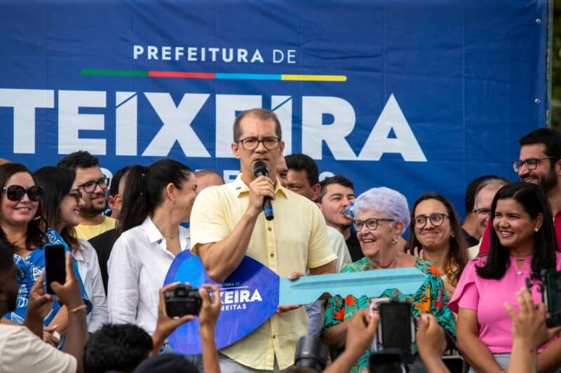 Prefeito Marcelo Belitardo entrega escola e 60 veículos para a Educação em fim de semana histórico em Teixeira de Freitas