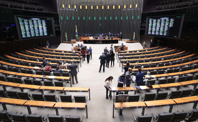 Deputados podem votar novo regime para socorrer ou liquidar bancos