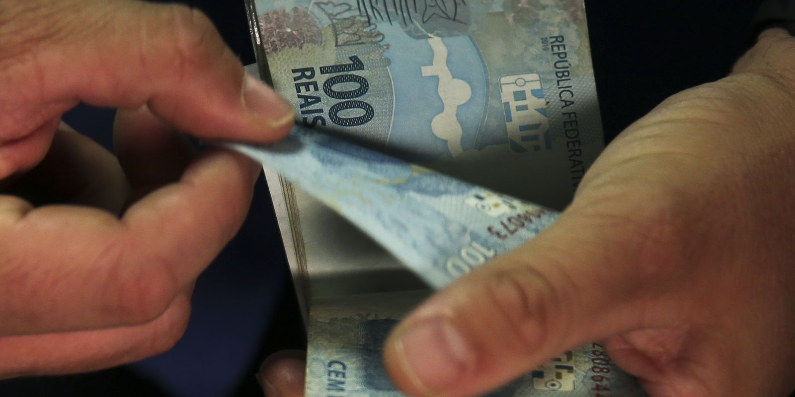 Aposentados e pensionistas do INSS podem consultar antecipação do 13º
