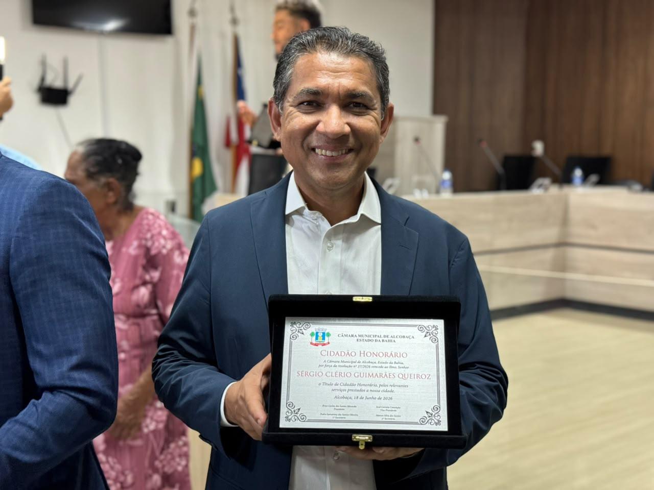 Sérgio Guimarães recebe título de Cidadão Alcoobacense em reconhecimento à sua contribuição para a região