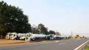 Caminhoneiros iniciam paralisação para pressionar Senado sobre votação da MP do Frete