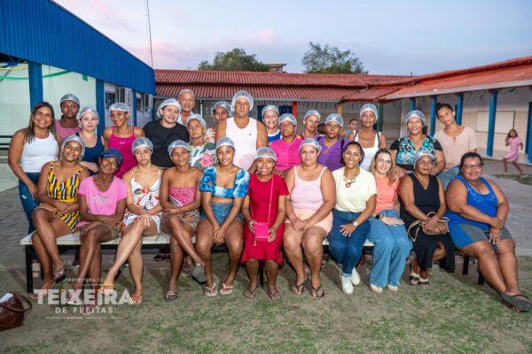 Projeto Caminhando para o Futuro realiza oficina de culinária com receitas tradicionais nordestinas em Teixeira de Freitas